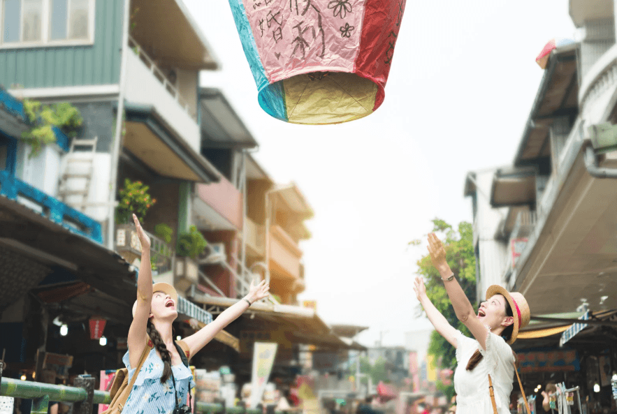 Day 5: Sky Lanterns at Shifen × Nostalgic Mountain Town of Jiufen