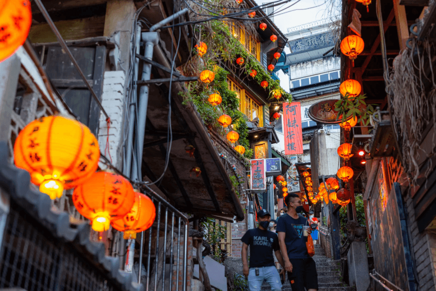 Day 5: Sky Lanterns at Shifen × Nostalgic Mountain Town of Jiufen