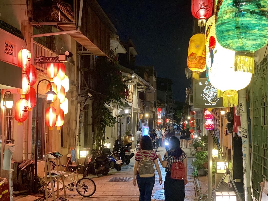 Day 9: Taiping Sky Bridge, Tea Mountains & Tainan Shennong Street