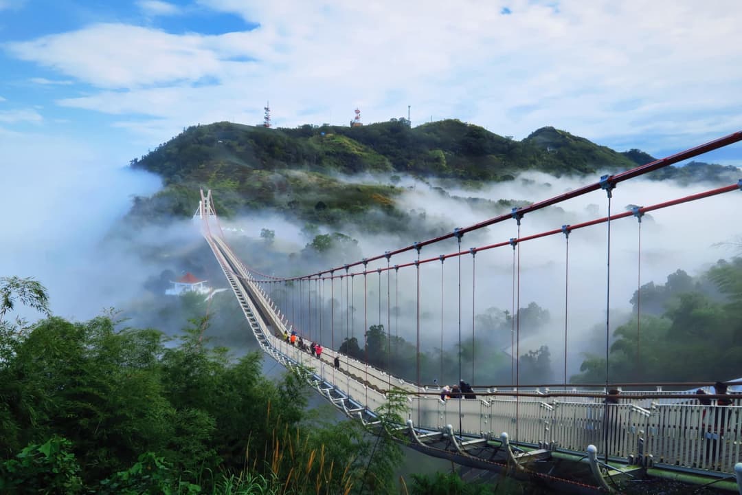 Day 9: Taiping Sky Bridge, Tea Mountains & Tainan Shennong Street